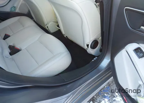 2015 Mercedes-Benz Cla 250 4Matic z USA, uszkodzony, nr VIN WDDSJ4GB9FN275405